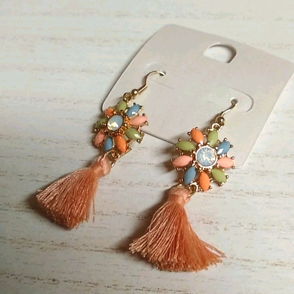 😻 3 For $15 Gemstone Flower Tiny Tassel Dangles - Picture 3 of 3